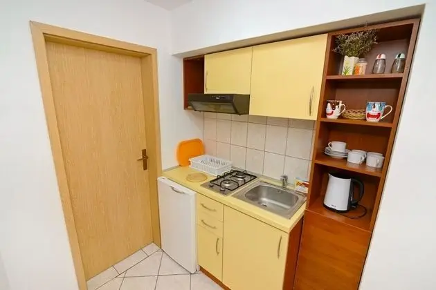 Apart Daire (Zora - garden terrace and grill - A2()