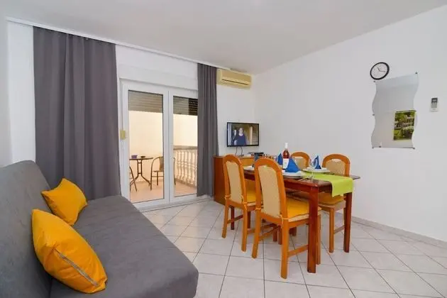 Apart Daire (Zora - garden terrace and grill - A2()