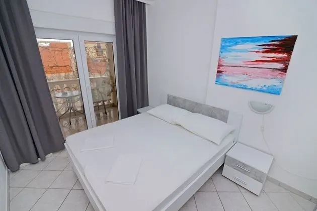 Apart Daire (Zora - garden terrace and grill - A4()