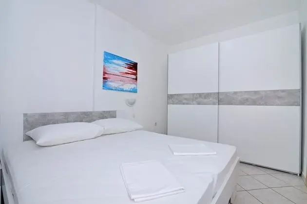 Apart Daire (Zora - garden terrace and grill - A4()