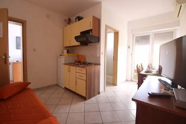 Apart Daire (Zora - garden terrace and grill - A4()