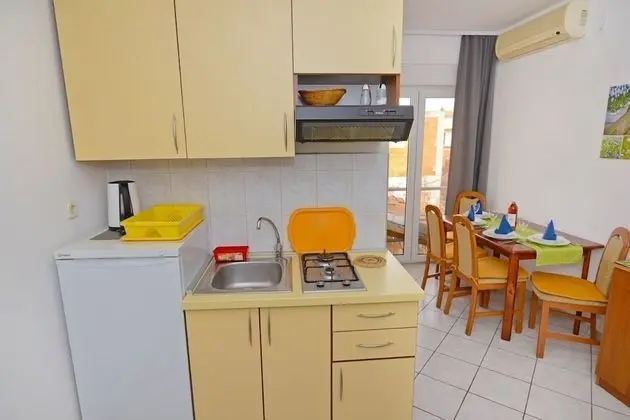 Apart Daire (Zora - garden terrace and grill - A4()