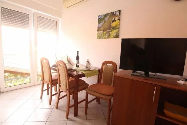 Apart Daire (Zora - garden terrace and grill - A4()