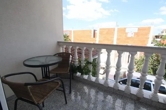 Apart Daire (Zora - garden terrace and grill - A4()