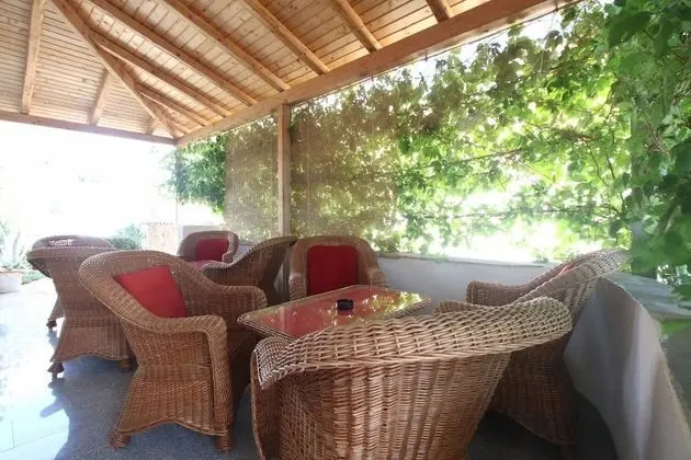 Apart Daire (Zora - garden terrace and grill - A4()