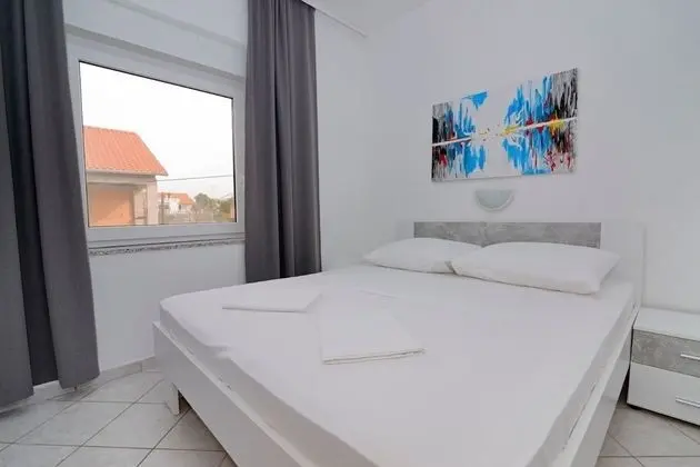 Apart Daire (Zora - garden terrace and grill - A5()