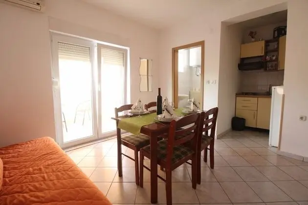 Apart Daire (Zora - garden terrace and grill - A5()