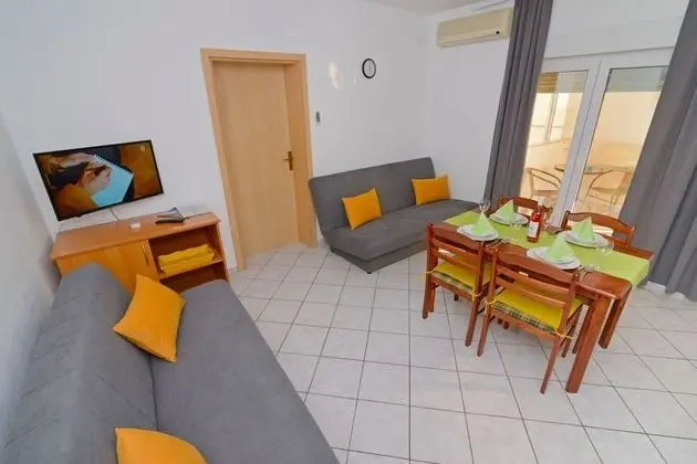 Apart Daire (Zora - garden terrace and grill - A5()