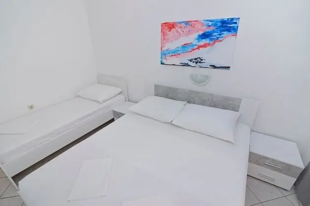 Apart Daire (Zora - garden terrace and grill - A6()