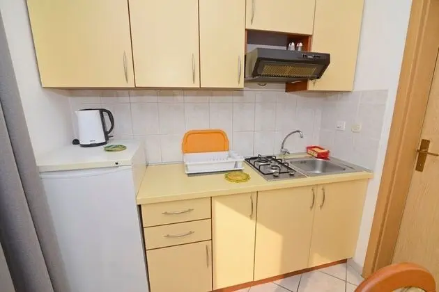 Apart Daire (Zora - garden terrace and grill - A6()