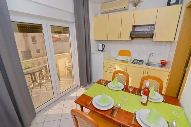 Apart Daire (Zora - garden terrace and grill - A6()