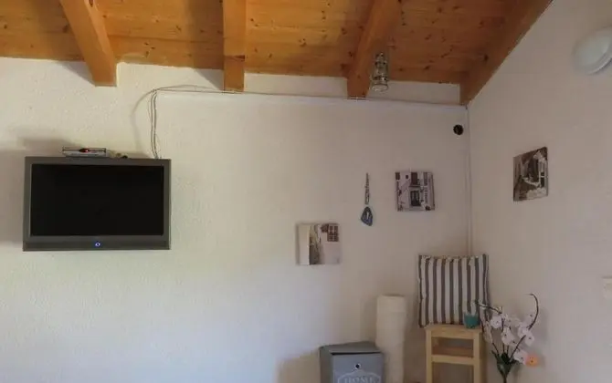 Ev (Two Bedroom Holiday Home with Terrace)