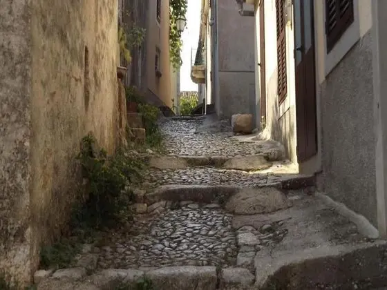 Ev (Two Bedroom Holiday Home with Terrace)