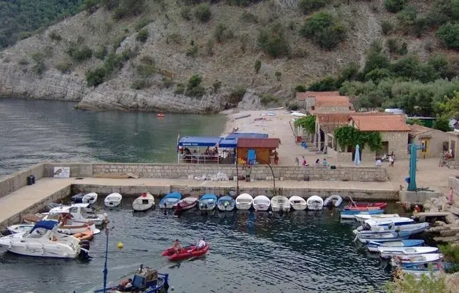 Ev (Two Bedroom Holiday Home with Terrace)