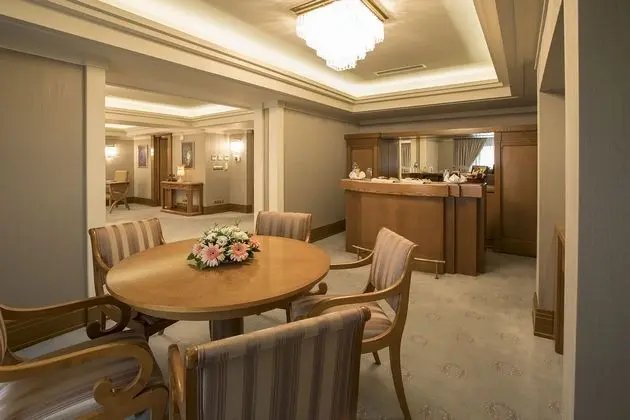Presidential Suite Custom Oda