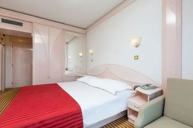 Classic room, Sea side
