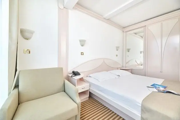 Economy room