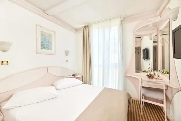 Economy room with french bed