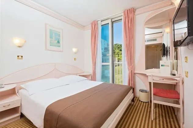 Economy room with french bed