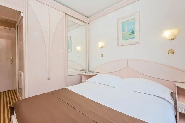 Economy room with french bed
