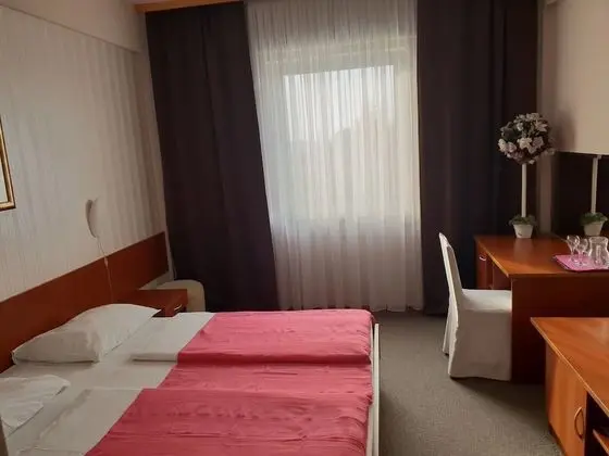 Tek Büyük Yataklı Oda