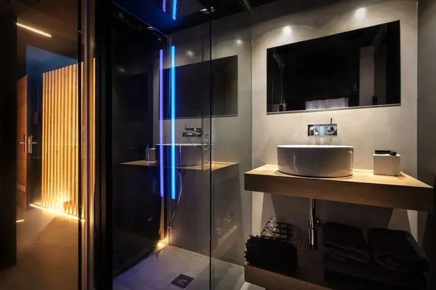 Superior Tek Büyük Yataklı Oda, Banyolu/Duşlu (The Black One Room)