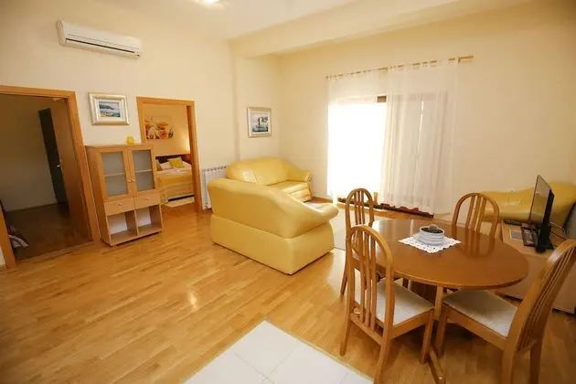 Standard Apart Daire, 2 Yatak Odası, Teras, Denize Bakan