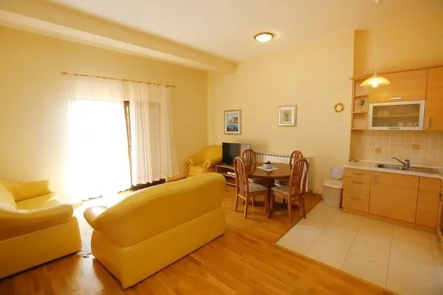 Standard Apart Daire, 2 Yatak Odası, Teras, Denize Bakan