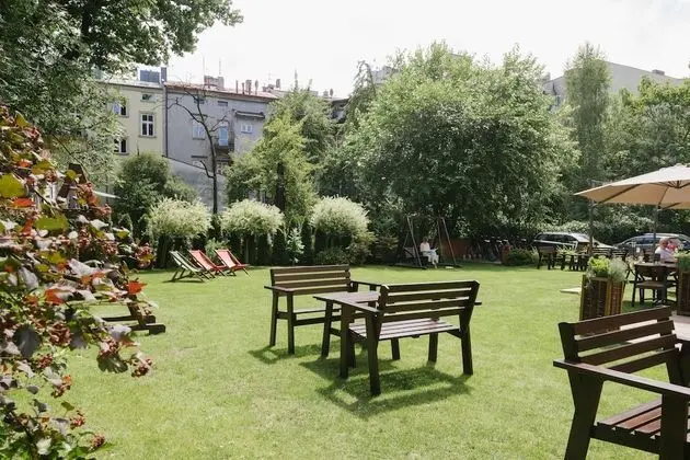 Tek Büyük veya İki Ayrı Yataklı Oda, Bahçe Manzaralı