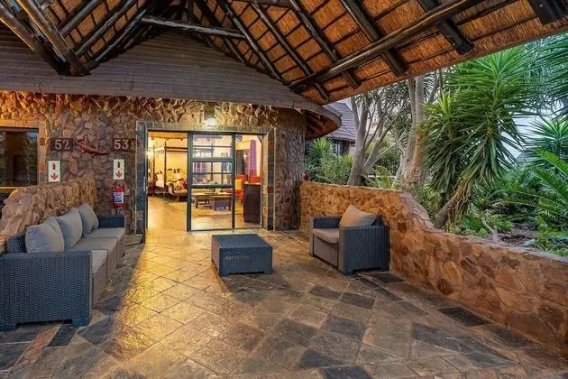 Luxury Tek Büyük Yataklı Oda, Havuz Manzaralı