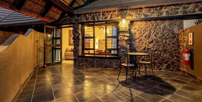 Luxury Tek Büyük Yataklı Oda, Havuz Manzaralı
