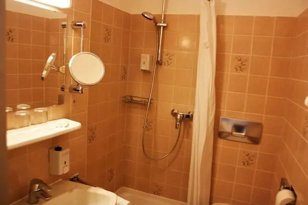 Economy Üç Kişilik Oda