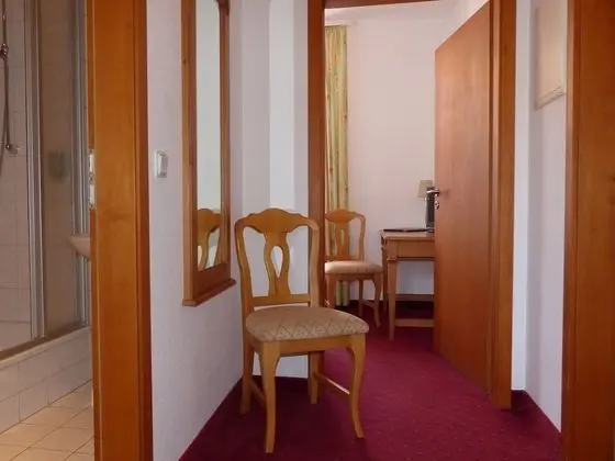 Üç Kişilik Oda