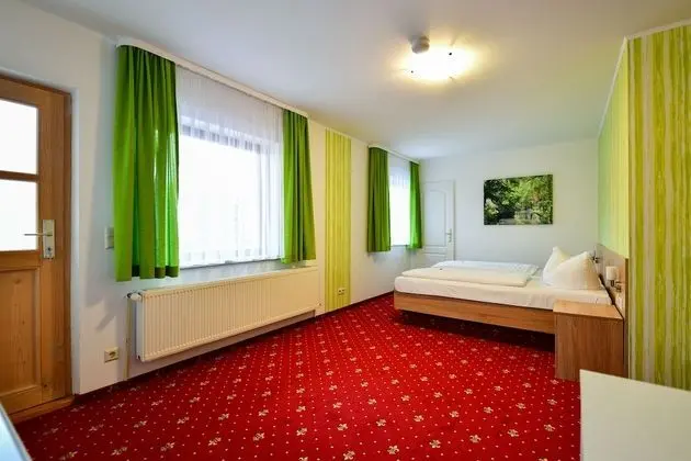 Tek Büyük Yataklı Oda, 2 Tek Kişilik Yatak