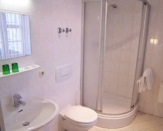 Tek Büyük Yataklı Oda, 2 Tek Kişilik Yatak