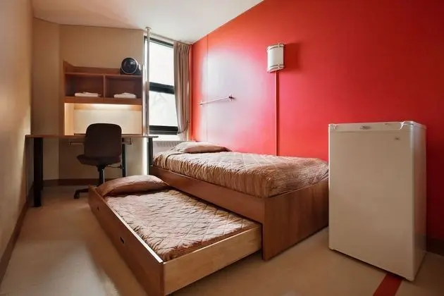 İki Ayrı Yataklı Oda, Ortak Banyo (1 Trundle bed)