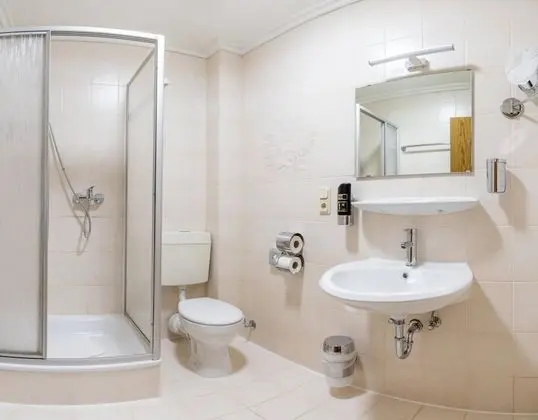 Standard Üç Kişilik Oda, Banyolu/Duşlu