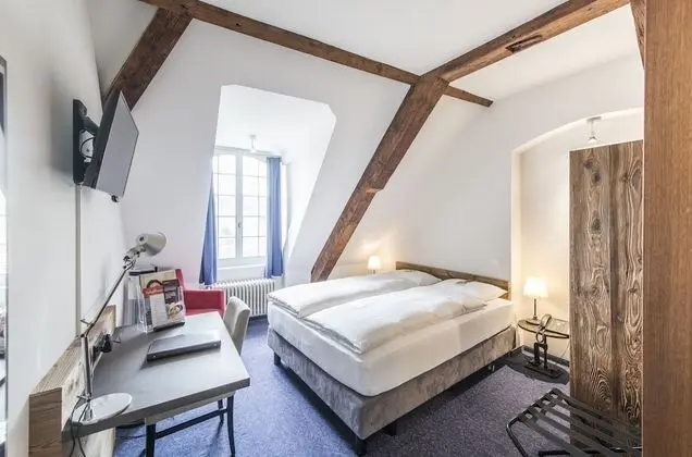 Standard Oda, 1 Büyük (Queen) Boy Yatak