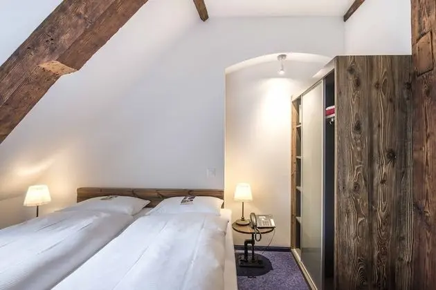 Standard Oda, 1 Büyük (Queen) Boy Yatak