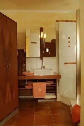 Design Tek Büyük Yataklı Oda, 1 Büyük (Queen) Boy Yatak