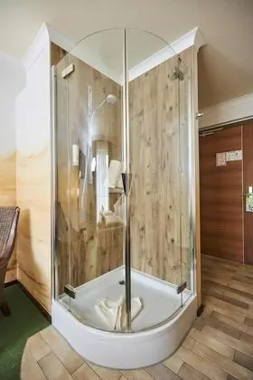 Design Tek Büyük Yataklı Oda, 1 Büyük (Queen) Boy Yatak