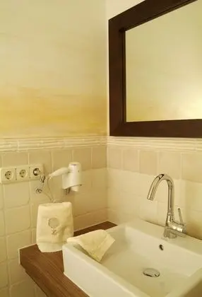 Design Tek Büyük Yataklı Oda, 1 Büyük (Queen) Boy Yatak