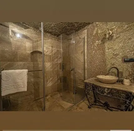 Aile Suiti, Avlu Manzaralı, Jakuzili (2 Kişilik)