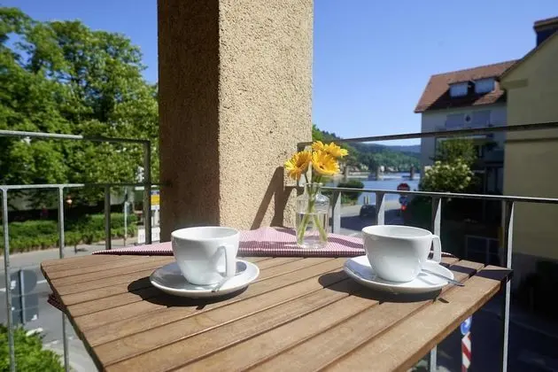 Classic Tek Büyük Yataklı Oda, 1 Yatak Odası, Nehir Manzaralı, Ek Bina (Stair Access)