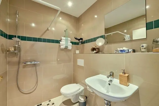 Comfort Tek Büyük veya İki Ayrı Yataklı Oda