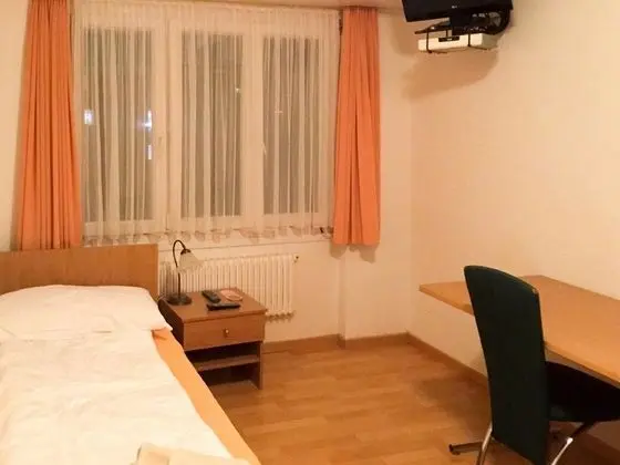 Basic Tek Kişilik Oda, 1 Tek Kişilik Yatak, Ortak Banyo