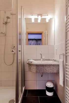 Basic Tek Büyük Yataklı Oda