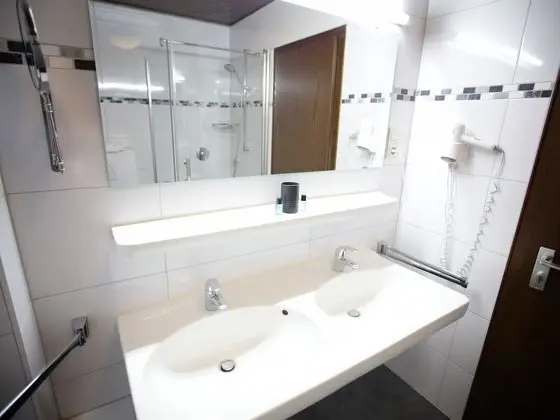Comfort Üç Kişilik Oda, Banyolu/Duşlu (Gartenblick)