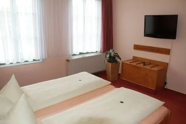 Büyük Yataklı Tek Kişilik Oda
