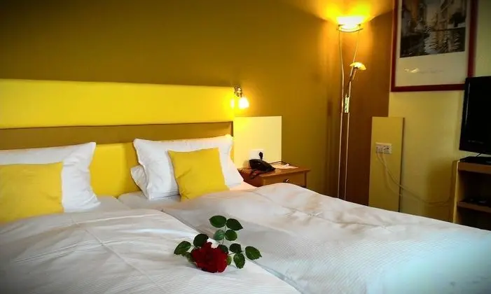 Basic Büyük Yataklı Tek Kişilik Oda